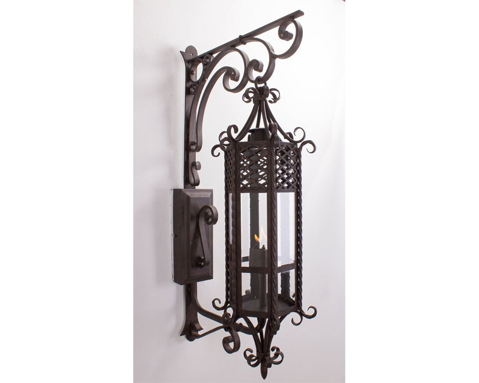 trellis-light-wall-sconce-solara-custom-doors-lighting_529_572x613@2x.progressive