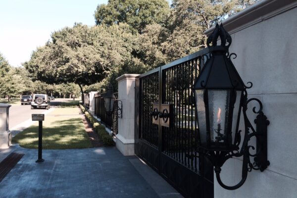 solara-custom-classic-steel-outdoor-lighting-entrance-aurore
