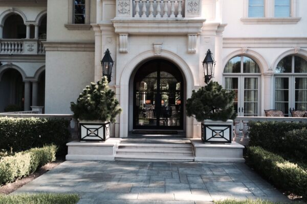 solara-custom-classic-steel-outdoor-lighting-entrance-aurore