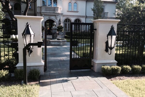 solara-custom-classic-steel-outdoor-lighting-entrance-aurore