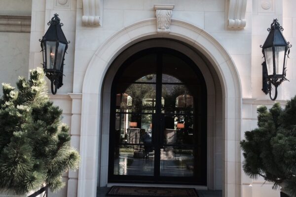 solara-custom-classic-steel-outdoor-lighting-entrance-aurore