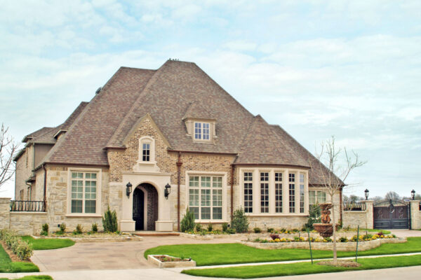 solara-custom-classic-steel-outdoor-lighting-facade-bellagio