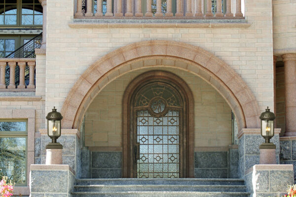 solara-custom-classic-steel-outdoor-lightinge-entrance-bellagio