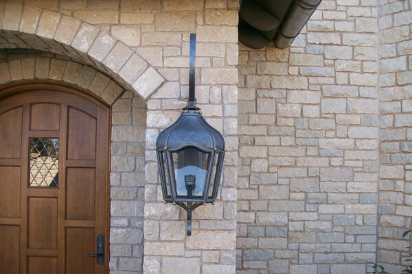 solara-custom-classic-steel-outdoor-lighting-entrance-berlin