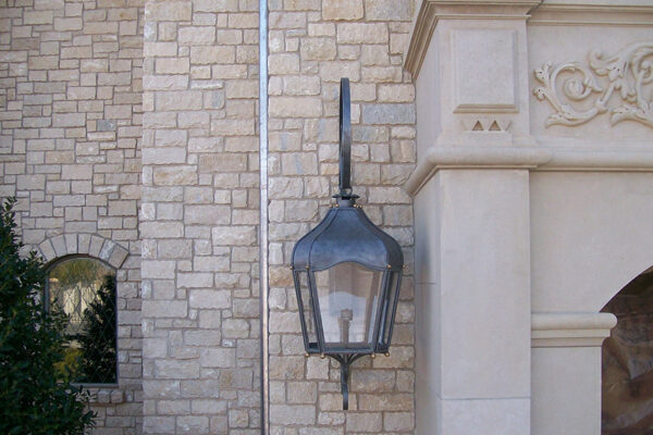 solara-custom-classic-steel-outdoor-lighting-entrance-berlin