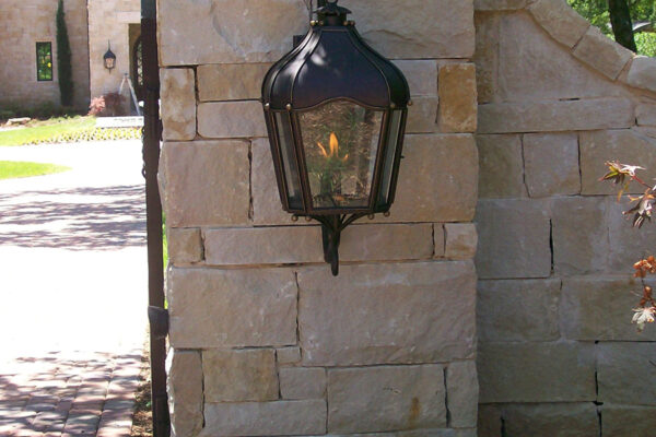 solara-custom-classic-steel-outdoor-lighting-entrance-berlin