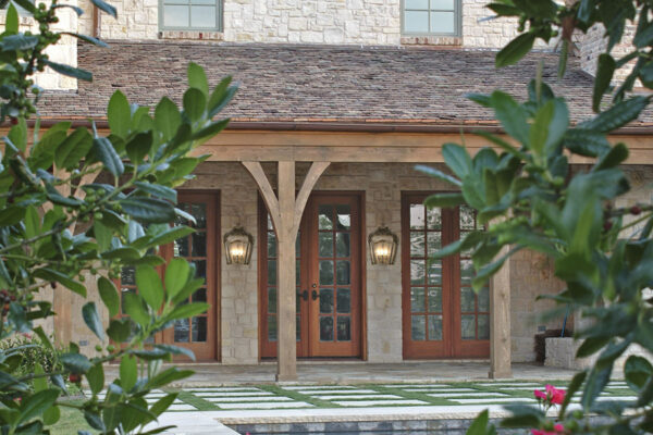 solara-custom-classic-steel-outdoor-lighting-entrance-berlin