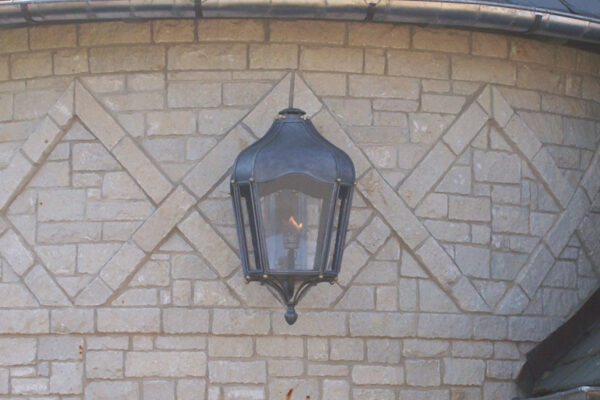 solara-custom-classic-steel-outdoor-lighting-entrance-berlin