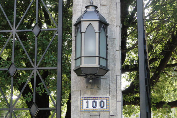 solara-custom-classic-steel-outdoor-lighting-entrance-girona