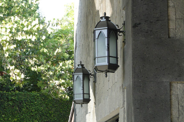 solara-custom-classic-steel-outdoor-lighting-entrance-girona