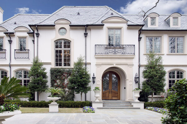 solara-custom-classic-steel-outdoor-lighting-entrance-lucerna