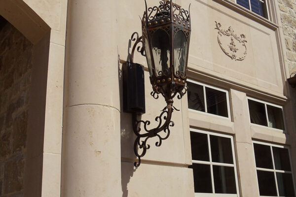solara-custom-classic-steel-outdoor-lighting-entrance-dresden