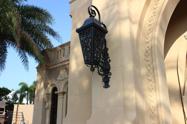 solara-custom-classic-steel-outdoor-lighting-entrance-opryland