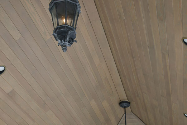 solara-custom-classic-steel-outdoor-lighting-lucerna