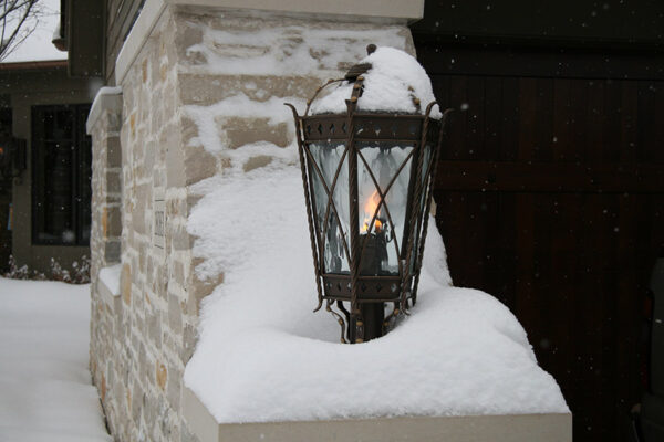 solara-custom-classic-steel-outdoor-lighting-entrance-praha