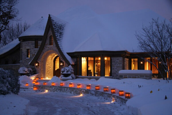 solara-custom-classic-steel-outdoor-lighting-entrance-praha