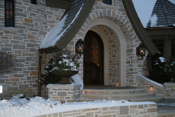 solara-custom-classic-steel-outdoor-lighting-entrance-praha