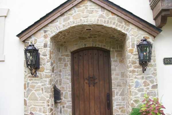 solara-custom-classic-steel-outdoor-lighting-entrance-praha