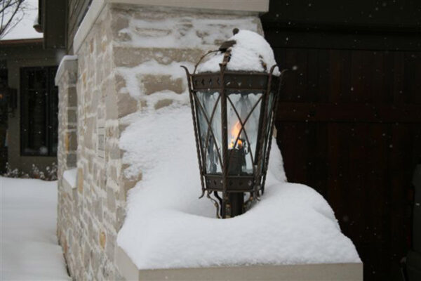 solara-custom-classic-steel-outdoor-lighting-entrance-praha