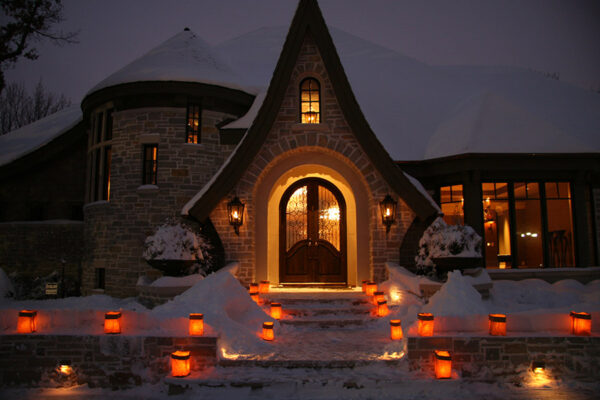 solara-custom-classic-steel-outdoor-lighting-entrance-praha