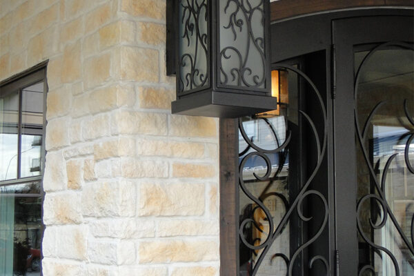 Ronald-McDonald-House-Steel-Commerical-Vine-Doors-Lighting-Railings-(28)-como-objeto-inteligente-1