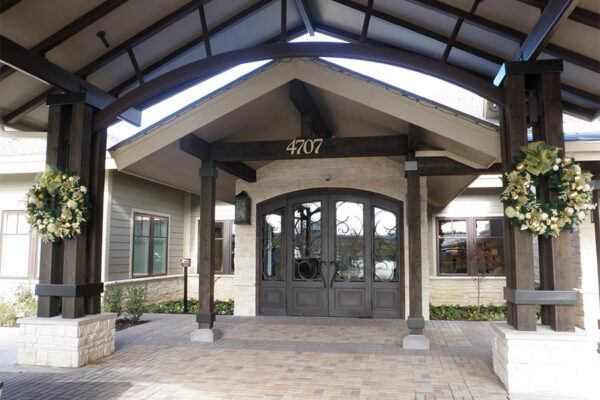 Ronald-McDonald-House-Steel-Commerical-Vine-Doors-Lighting-Railings-(56)-como-objeto-inteligente-1