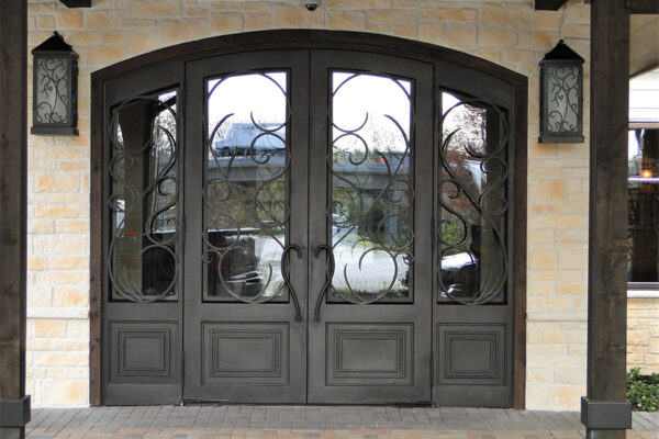 Ronald-McDonald-House-Steel-Commerical-Vine-Doors-Lighting-Railings-(62)-como-objeto-inteligente-1