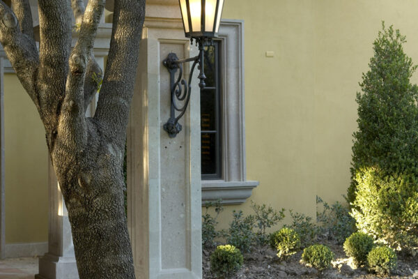 Sicilia-CLA-E-004-classic-outdoor-Steel-Lighting-Santa-Barbara-Residence-(31)