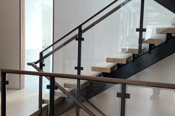 12-Interior-Floating-Stairs-and-Glass-Railing-(1)