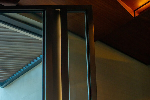14-Akumal-Residence-Main-Entry-Steel-Pivot-Low-Profile-Door-(10)