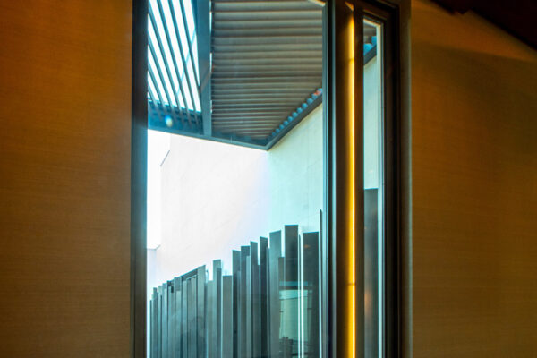 15-Akumal-Residence-Main-Entry-Steel-Pivot-Low-Profile-Door-(9)