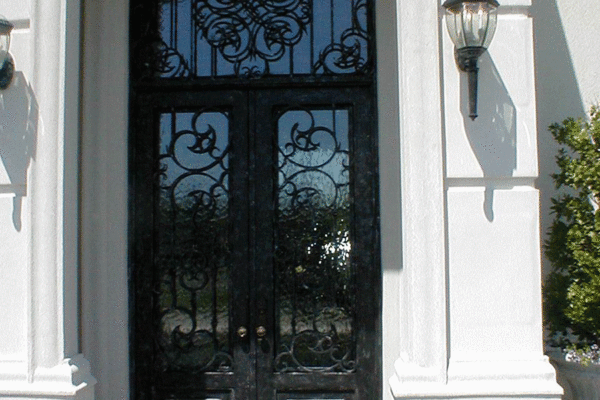 Handtrail-classic-wrought-iron-doors-contemporary-steel-doors-solara-doors-lighting-CLA-S3058-(1)