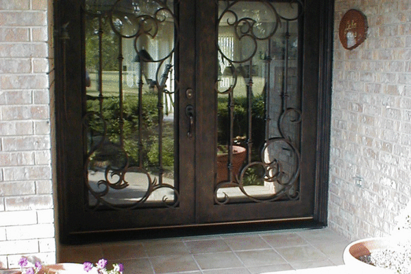 Handtrail-classic-wrought-iron-doors-contemporary-steel-doors-solara-doors-lighting-CLA-S3058-(7)